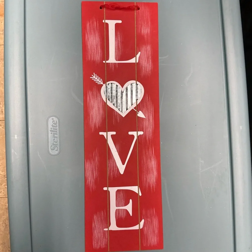 LOVE Sign! - Picture 1 of 1